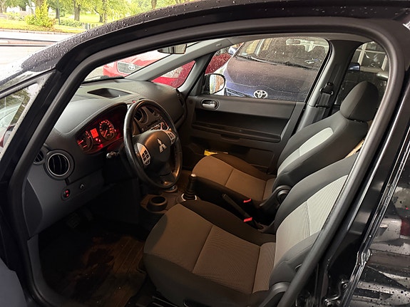 Mitsubishi Colt 20 of 30