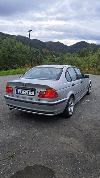 BMW 316i 3 of 6