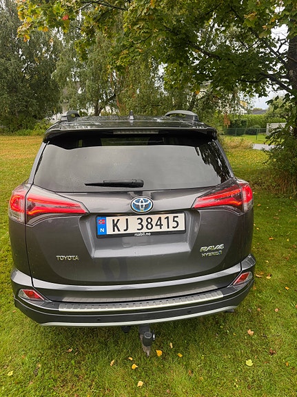 Toyota RAV4 3 of 18