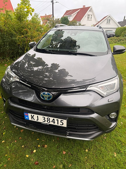 Toyota RAV4 4 of 18