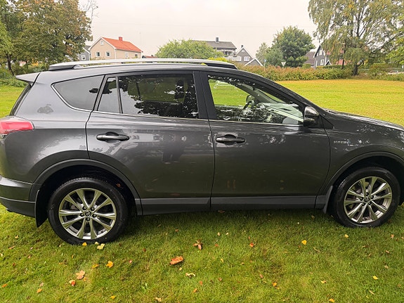 Toyota RAV4 5 of 18