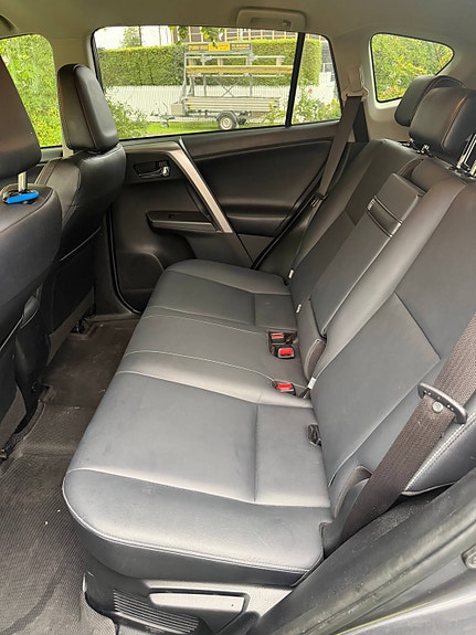 Toyota RAV4 11 of 18