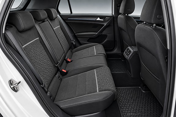 Volkswagen Golf VII 10 of 18