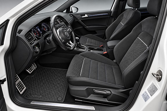 Volkswagen Golf VII 12 of 18