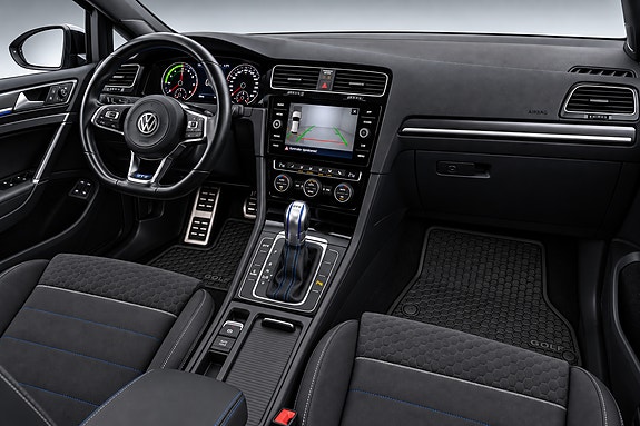 Volkswagen Golf VII 9 of 18