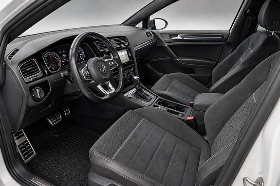 Volkswagen Golf VII 13 of 18