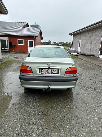 Toyota Avensis 4 of 9