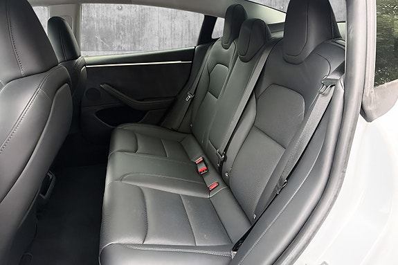 Tesla Model 3 27 of 30