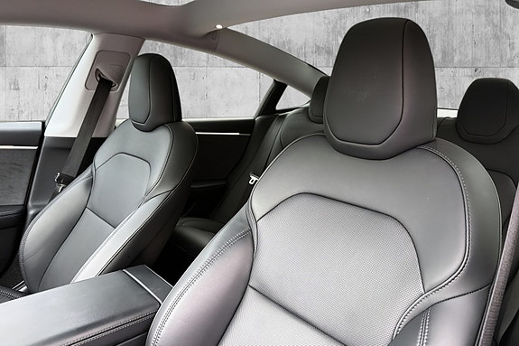Tesla Model 3 17 of 30