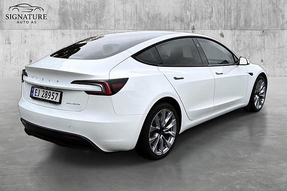 Tesla Model 3 7 of 30