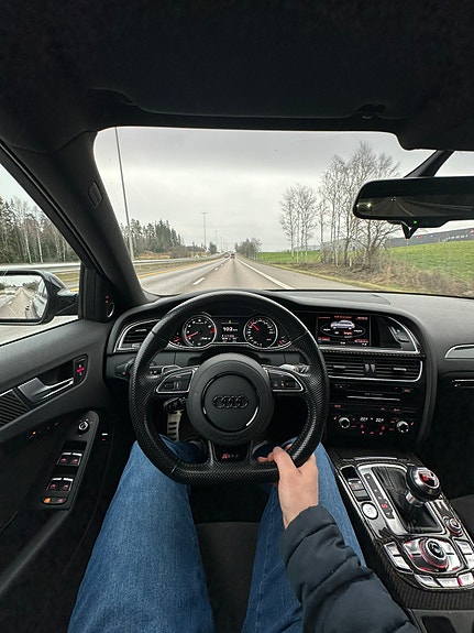 Audi RS4 27 of 27