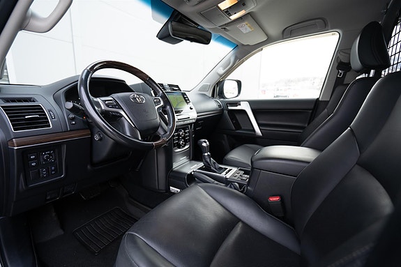 Toyota Land Cruiser 11 of 30
