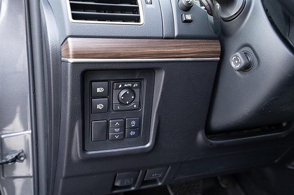 Toyota Land Cruiser 14 of 30