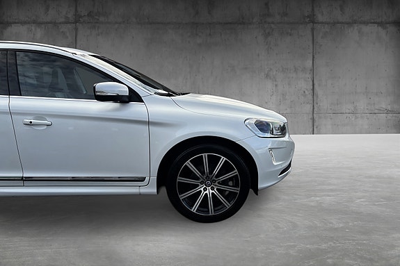 Volvo XC60 8 of 30