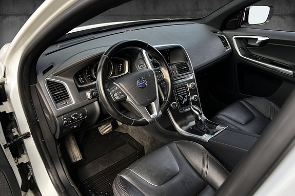 Volvo XC60 15 of 30
