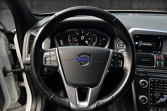 Volvo XC60 18 of 30
