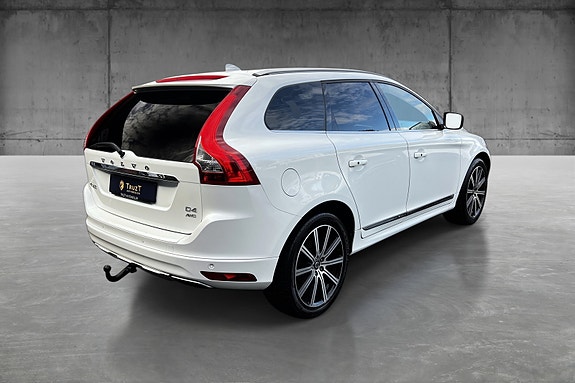 Volvo XC60 10 of 30