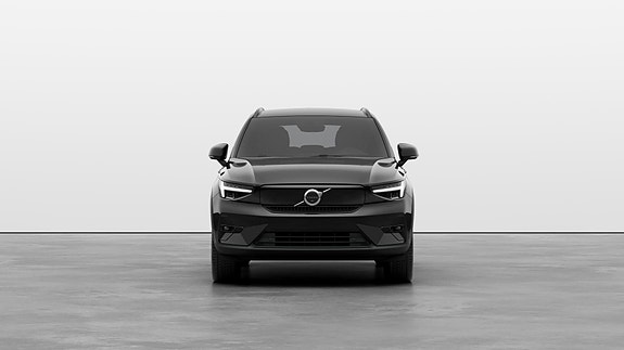 Volvo XC40 2 of 21