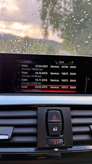 BMW 320d 12 of 13