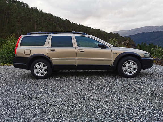 Volvo XC70 2 of 30