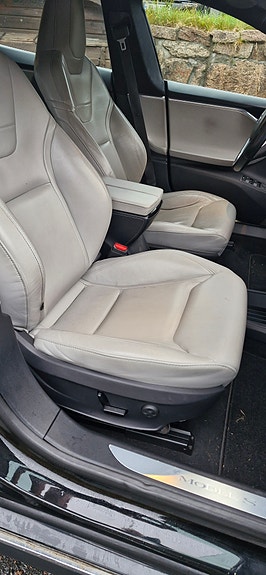 Tesla Model S 11 of 14