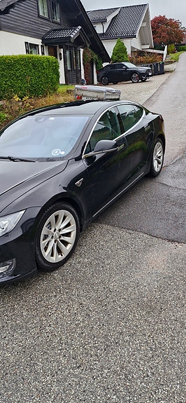 Tesla Model S 2 of 14