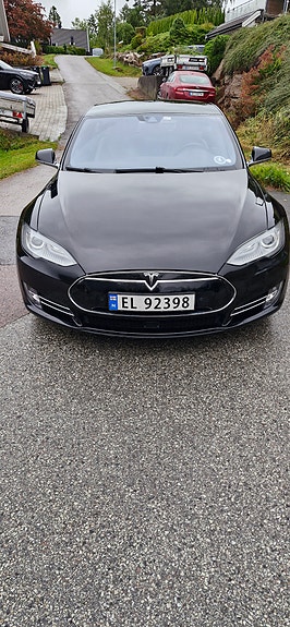 Tesla Model S 8 of 14