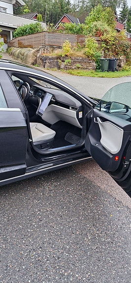 Tesla Model S 12 of 14