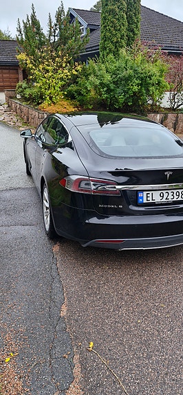 Tesla Model S 4 of 14