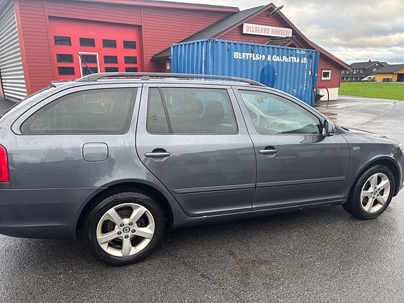 Skoda Octavia 2 of 16