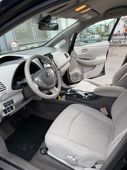 Nissan Leaf 11 of 13