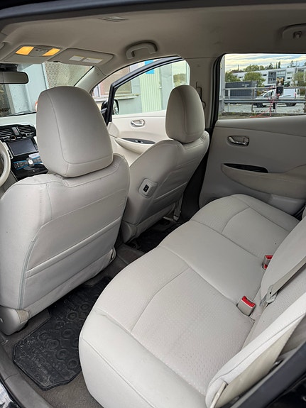Nissan Leaf 12 of 13