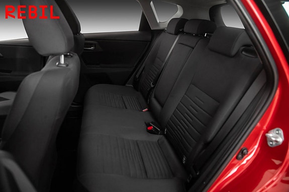 Toyota Auris 10 of 25