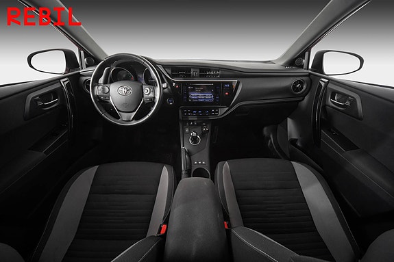 Toyota Auris 11 of 25
