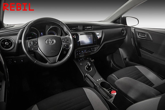 Toyota Auris 9 of 25