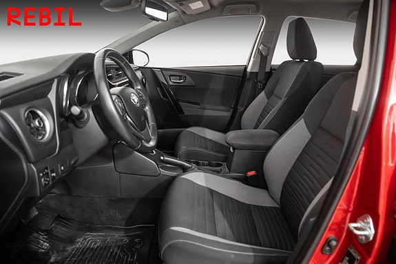 Toyota Auris 8 of 25