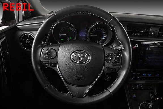 Toyota Auris 12 of 25