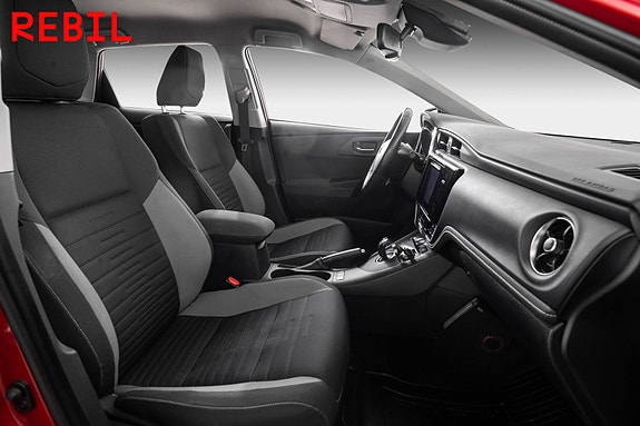 Toyota Auris 22 of 25