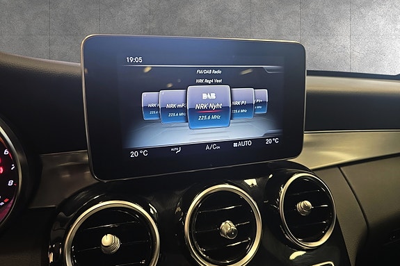 Mercedes-Benz C180 12 of 16