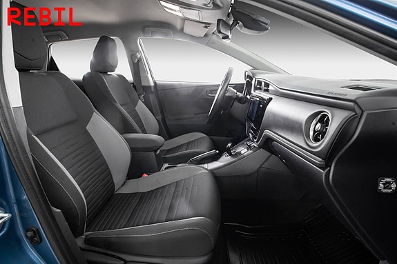 Toyota Auris 12 of 23