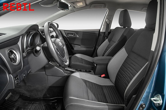 Toyota Auris 8 of 23