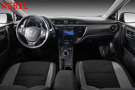 Toyota Auris 10 of 23