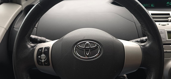 Toyota Yaris 13 of 17