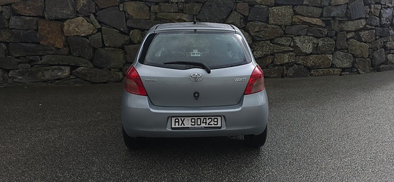 Toyota Yaris 6 of 17