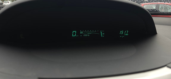 Toyota Yaris 12 of 17