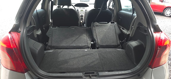 Toyota Yaris 11 of 17