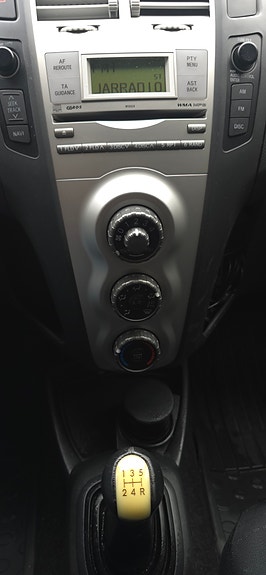 Toyota Yaris 15 of 17