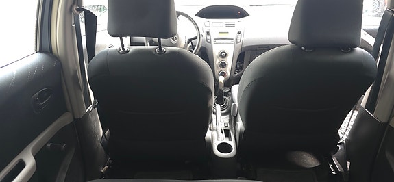 Toyota Yaris 16 of 17