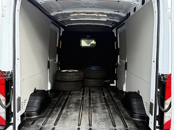Ford Transit 12 of 30