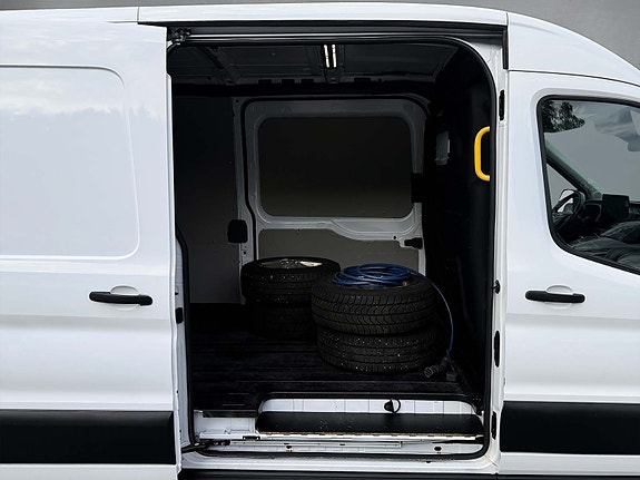 Ford Transit 13 of 30